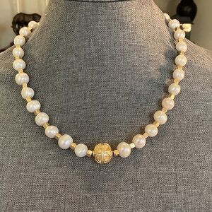 Elegant Pearl Necklace with Gold Accent